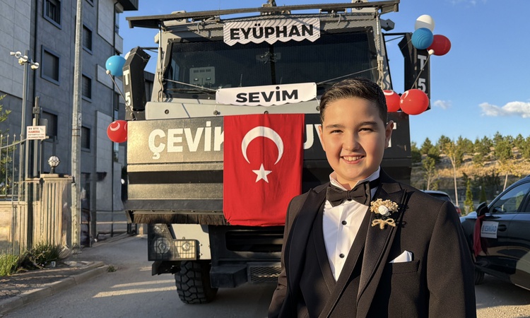 Sıcak Gündem: Şehit çocuğu Eyüphan’a TOMA’lı düğün konvoyu - Son Dakika Bilgileri