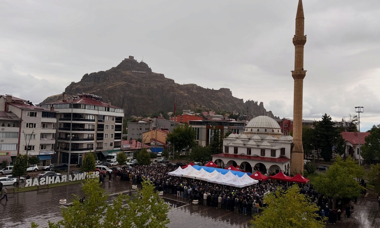 Sıcak Gündem: Şehit polis memuru, Giresun'da son yolculuğuna uğurlandı: Gelişmeler Takip Ediliyor