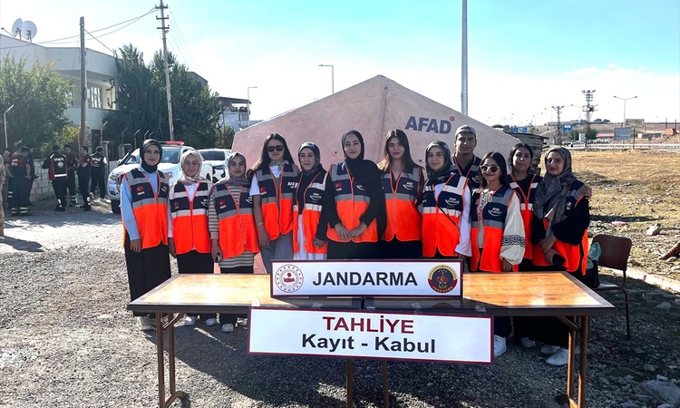 Sıcak Gündem: Siirt'te aşırı sıcaklık tatbikatında 23 afet grubuna eş zamanlı görev planlandı