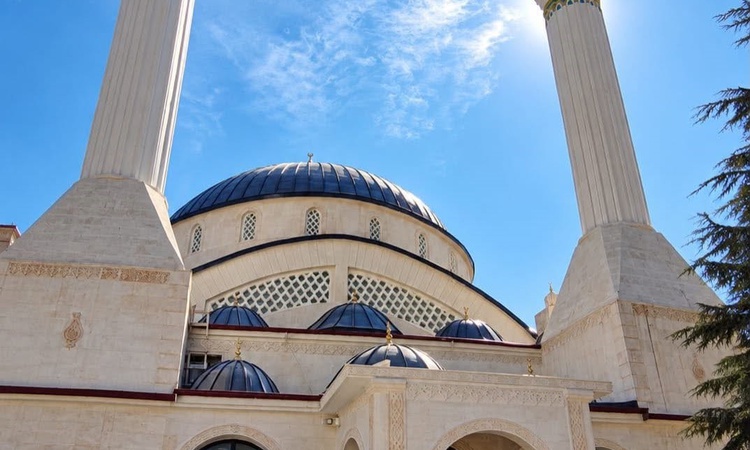 Sıcak Gündem: Sincik Kaymakamı Yıldız, Söğütlü Camii ve gençlik merkezinde inceleme yaptı ve Merak Edilenler
