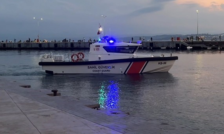Sıcak Gündem: Sinop'ta Sahil Güvenlik botu gezi teknelerini uzaktan kontrol etti: Gelişmeler Takip Ediliyor