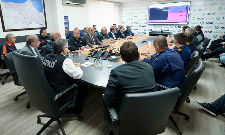 Sıcak Gündem: Sinop'ta sarı kodlu kuvvetli yağış uyarısı için afet koordinasyon kurulu toplandı ve Merak Edile