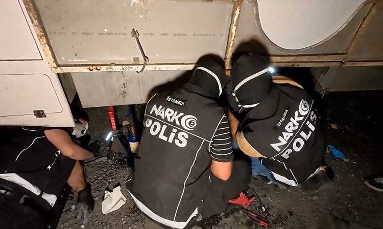 Sıcak Gündem: Şişli'de karavan altında 213 kilogram uyuşturucu ele geçirildi, 2 şüpheli hakkında tutuklama kar