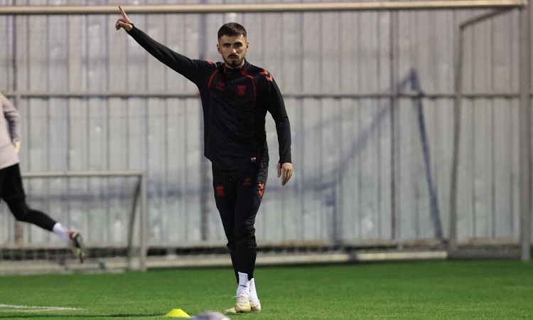 Sıcak Gündem: Sivasspor, 1 Kasım'da Boluspor'u ağırlayacağı maçın hazırlıklarına resmen start aldı ve Merak Ed
