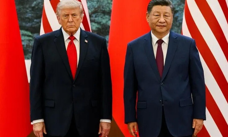 Sıcak Gündem: Tarihi ziyaret sürprizle resmen start aldı: Trump Şi’ye havalimanında karşıladı