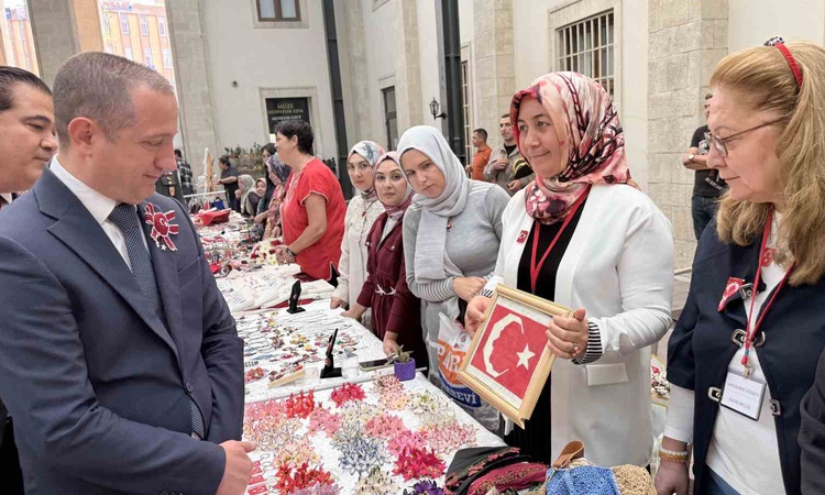 Sıcak Gündem: Tarsus'ta Cumhuriyet temalı tasarım yarışmasına 50 kaneviçe ve oya üreticisi katıldı ve Merak Ed