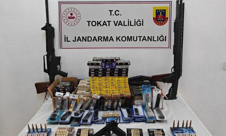 Sıcak Gündem: Tokat'ta silah kaçakçılığı operasyonunda 29 şüpheli hakkında adli işlem başlatıldı: Gelişmeler T