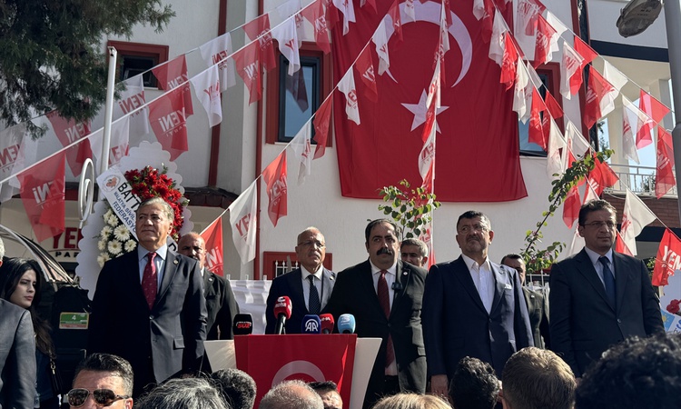 Sıcak Gündem: Yeni Parti Malatya İl Başkanlığı binası Murat Emir'in katılımıyla açıldı: Gelişmeler Takip Edili