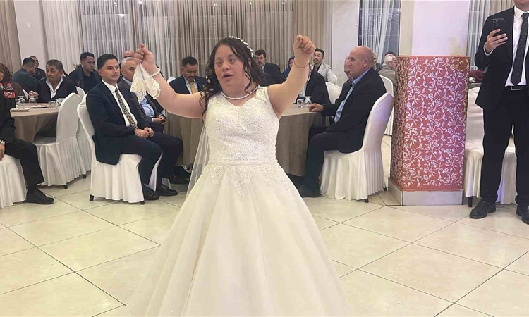 Sıcak Gündem: Yozgat'ta 22 yaşındaki Down sendromlu Yağmur'a temsili düğün düzenlendi - Son Dakika Bilgileri