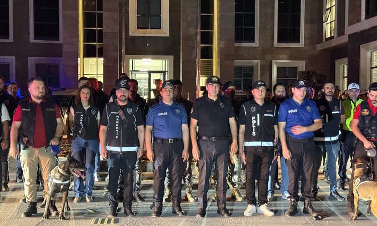 Silopi'de 250 Polisle Huzur ve Güven Uygulaması - Haberleri: Gelişmeler Takip Ediliyor