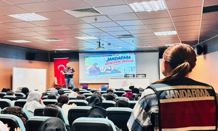 Şırnak Cezeri Kız Yurdunda jandarma öğrencilere madde bağımlılığı eğitimi verdi: Gelişmeler Takip Ediliyor