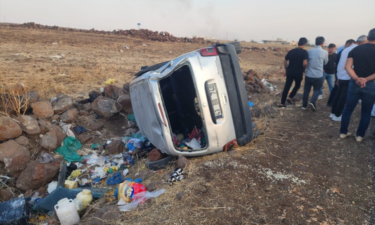 Şırnak İdil'de kontrolden çıkan kamyonet şarampole devrilince 5 kişi yaralandı - Son Dakika Bilgileri