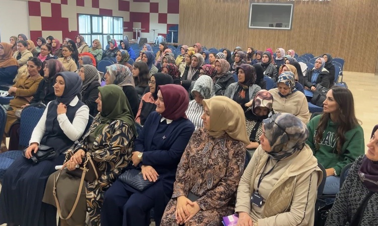 Sivas'ta kursiyerlere erken teşhis semineri verildi, rahim ağzı kanseri anlatıldı: Gelişmeler Takip Ediliyor