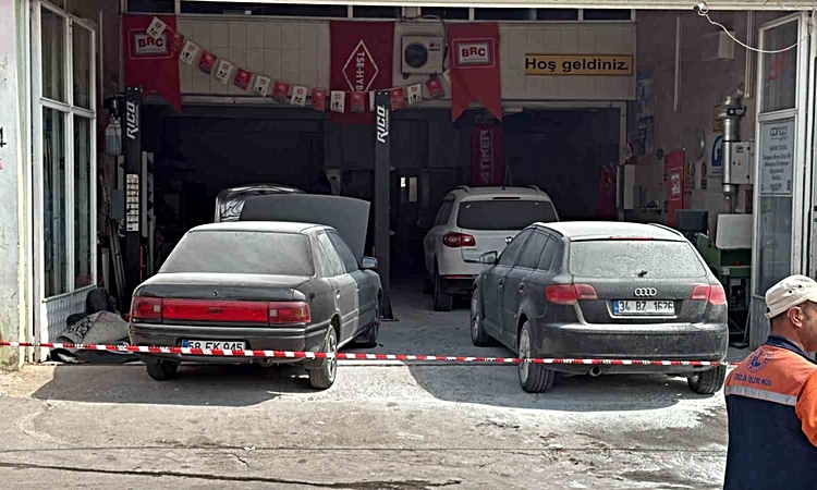 Sivas'ta LPG dönüşüm istasyonunda otomobilin tankı patladı, 5 kişi yaralandı - Son Dakika Bilgileri