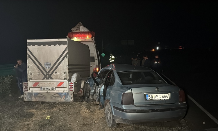 Sivas'ta tarım işçilerini taşıyan minibüsle otomobil çarpıştı, 2 kişi yaralandı | İşte Tüm Ayrıntılar