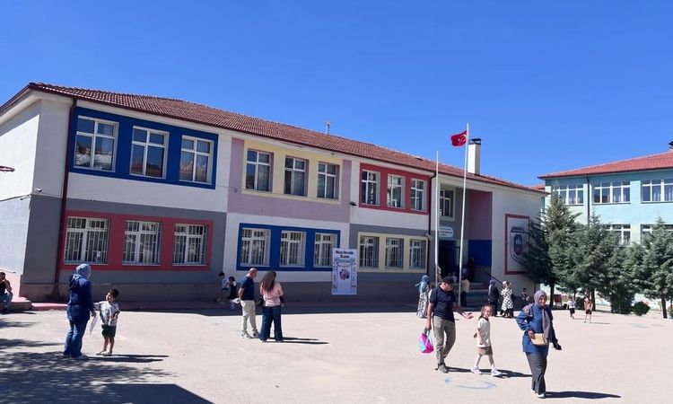 Sivrihisar'da Uyum Haftası Coşkusu: Minik Öğrenciler Ders Başı Yaptı - Son Dakika Bilgileri