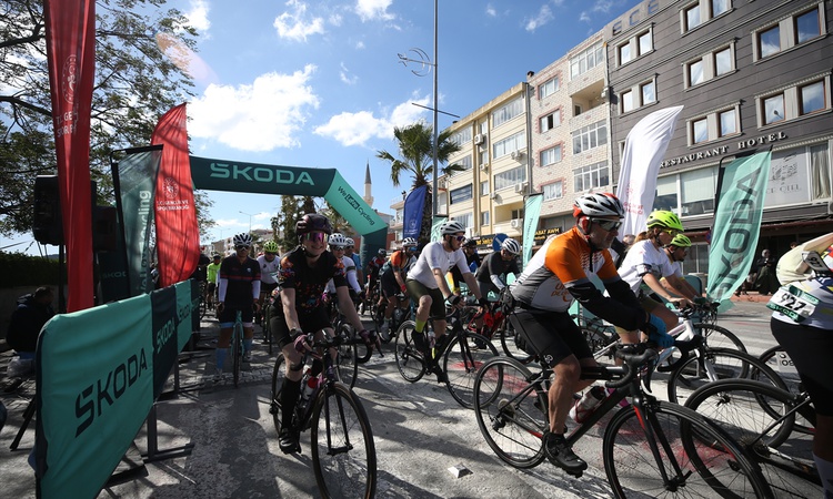 Skoda Çanakkale Gran Fondo'da 13 ülkeden 924 bisikletçi iki yakada pedal çevirdi | İşte Tüm Ayrıntılar
