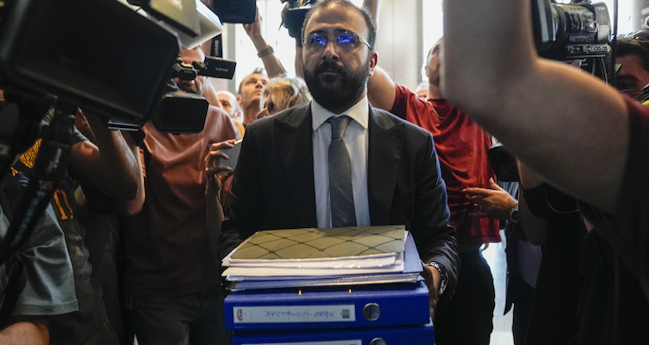 Sıcak Gündem: CHP'de hareketli anlar: Olağanüstü kurultay için imzalar teslim edildi - En Son Haber: Gelişmele