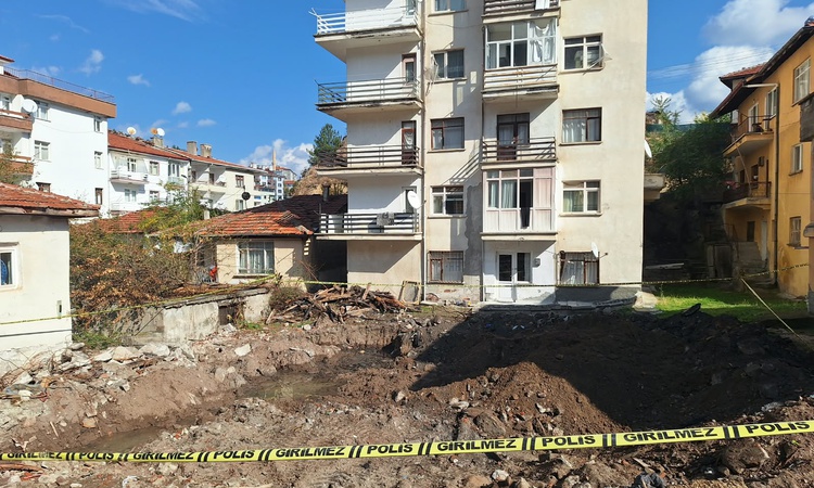 Son Gelişme: 17 yıl önce kaybolan Gülşen Uyar'ın evi kundaklanmış! Kazıda kemiklerin yanında balta bulundu: Ge