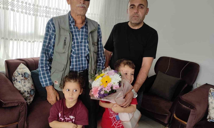 Son Gelişme: 32 yıl önce iki gözünü ve bir bacağını kaybetti, 10 çocuğunu üniversiteye gönderdi | İşte Tüm Ayr