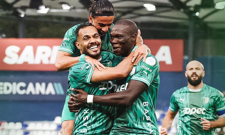 Son Gelişme: Bu adam 34 yaşında! Aboubakar şov yapmaya devam ediyor - Son Dakika Bilgileri