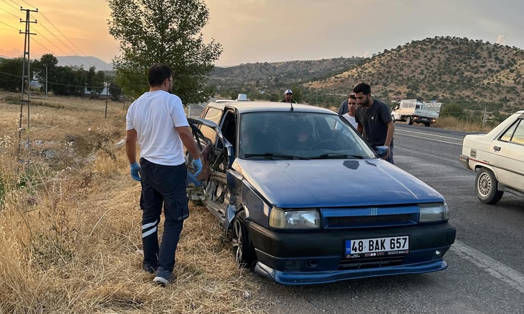Son Gelişme: Adıyaman Gölbaşı'nda otomobil ile minibüs çarpıştı, 2 kişi yaralandı ve Merak Edilenler