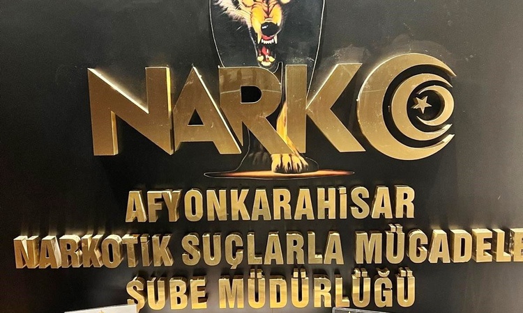 Son Gelişme: Afyonkarahisar'da durdurulan araçta 1040 uyuşturucu hap bulundu, 2 kişi hakkında tutuklama kararı