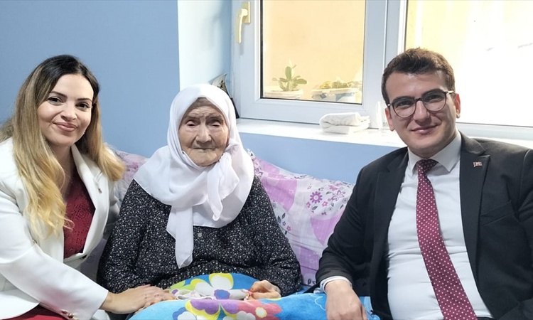 Son Gelişme: Afyonkarahisar Evciler'de ilçenin en yaşlısı Saliha Ata'nın 100. yaş günü kutlandı