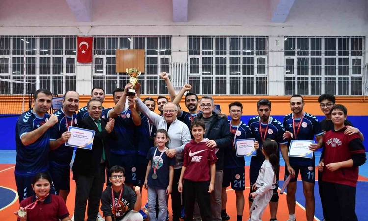 Son Gelişme: Afyonkarahisar'da Kamu Spor Oyunları voleybolda Milli Eğitim Müdürlüğü birinci oldu - Son Dakika