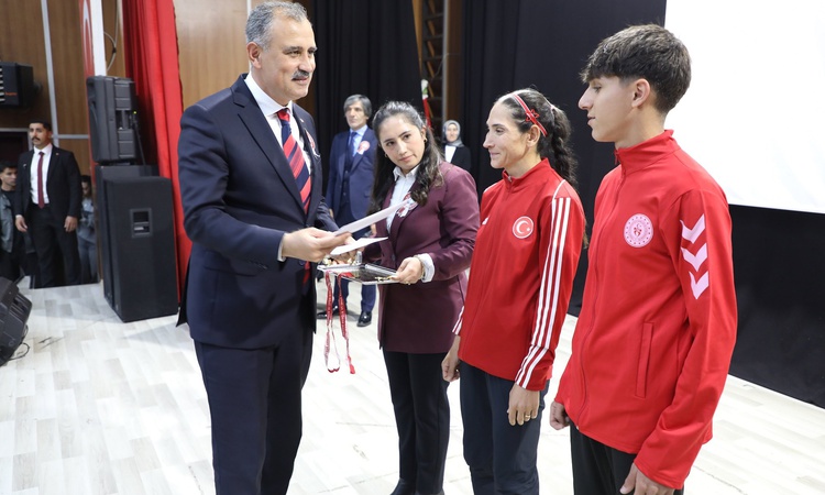 Son Gelişme: Ağrı'da Cumhuriyet Koşusu'nda sporcular 10 bin ve 5 bin metrede yarıştı | İşte Tüm Ayrıntılar