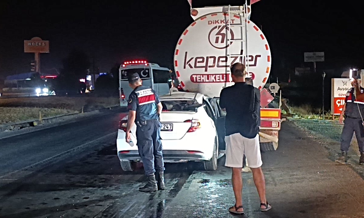 Son Gelişme: Akaryakıt tankerine arkadan çarpan otomobil 100 metre sürüklendi: 1 ölü | İşte Tüm Ayrıntılar