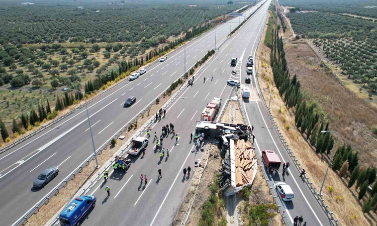 Son Gelişme: Akhisar'daki 11 ölümlü kazada otobüs şoförü ve çekici sürücüsü hakkında tutuklama kararı verildi
