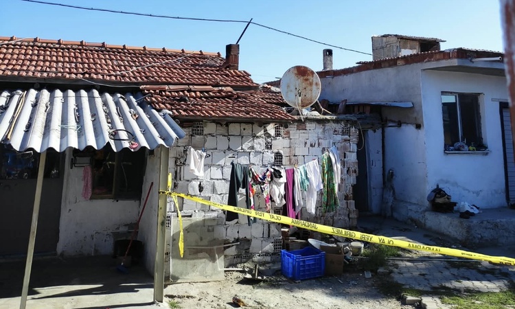 Son Gelişme: Akhisar'da eşi tarafından bıçaklandığı iddia edilen 30 yaşındaki kadın hastanede öldü