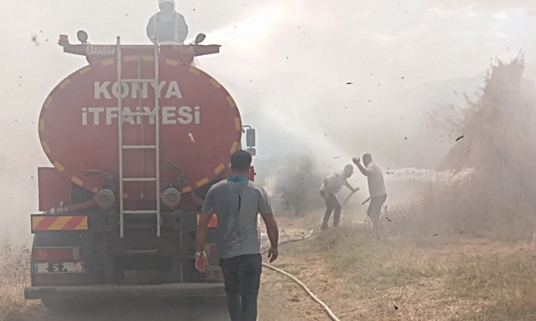 Son Gelişme: Akşehir’de göl kenarındaki kamış deposu alevlere teslim oldu