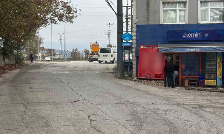 Son Gelişme: Alaplı'da iddiaya göre tekel bayisine giren şüpheli sanayide hareketsiz bulundu ve Merak Edilenle