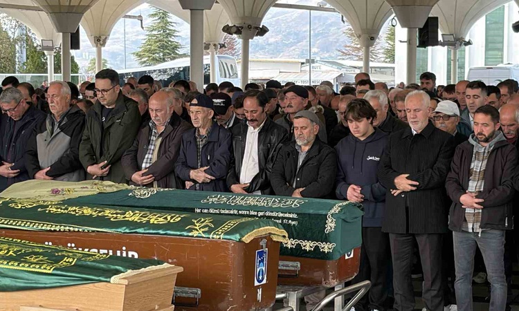 Son Gelişme: Ankara'da eski eşinin saldırısında öldürülen kadın Karşıyaka'da toprağa verildi - Son Dakika Bilg