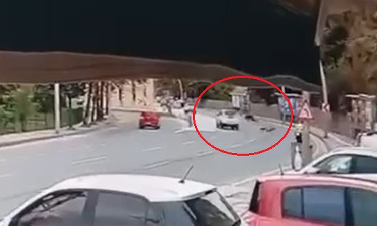 Son Gelişme: Ankara Keçiören'de otomobil elektrikli bisiklete çarptı, bisikletli ağır yaralandı - Son Dakika B
