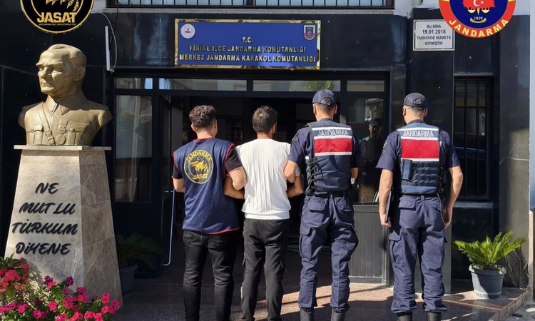 Son Gelişme: Antalya'da jandarma son bir haftada farklı suçlardan aranan 594 kişiyi yakaladı: Gelişmeler Takip
