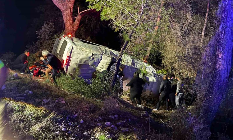 Son Gelişme: Antalya Kumluca'da dağcı grubunu taşıyan minibüs şarampole devrildi, 15 kişi yaralandı: Gelişmele
