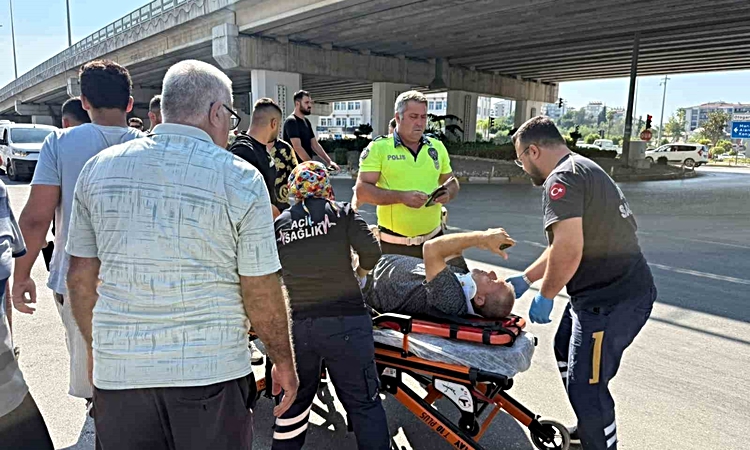 Son Gelişme: Antalya Serik'te otobüs ile motosiklet çarpıştı, 1 yaralı sürücü sedyede mesaj attı | İşte Tüm Ay