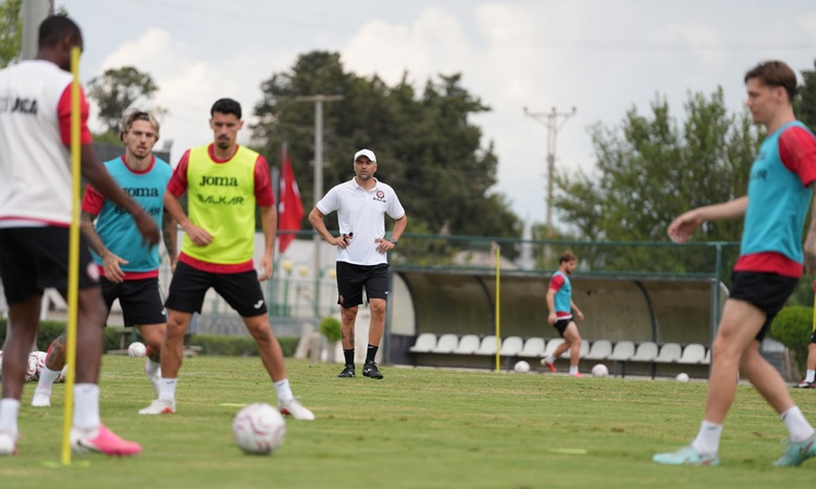 Son Gelişme: ARCA Çorum FK, Antalya kampında Burak Yılmaz yönetiminde çift antrenman yaptı - Son Dakika Bilgil