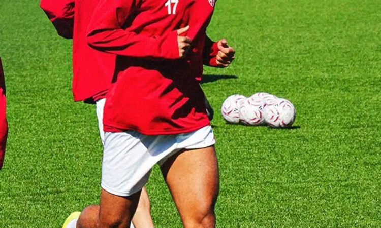 Son Gelişme: Atakan Akbulut 6 maçta 6 golle Ayvalıkgücü Belediyespor'u zirve yarışında tutuyor. - Son Dakika B