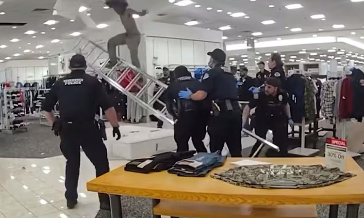 Son Gelişme: AVM'de tavandan gelen sesler çalışanları da polisi de alarma geçirdi