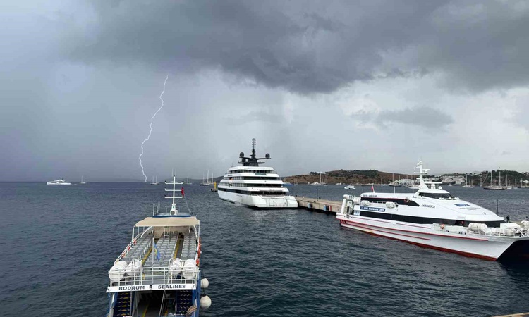 Son Gelişme: Bahama bayraklı kruvaziyer gemisi Emerald Azzurra, 100 yolcuyla Bodrum'a yanaştı | İşte Tüm Ayrın
