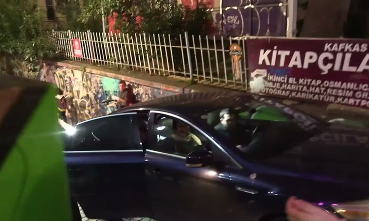 Son Gelişme: Bakan ziyareti öncesi pankart gerekçesiyle tutuklanan iki üniversiteli tahliye edildi ve Merak Ed