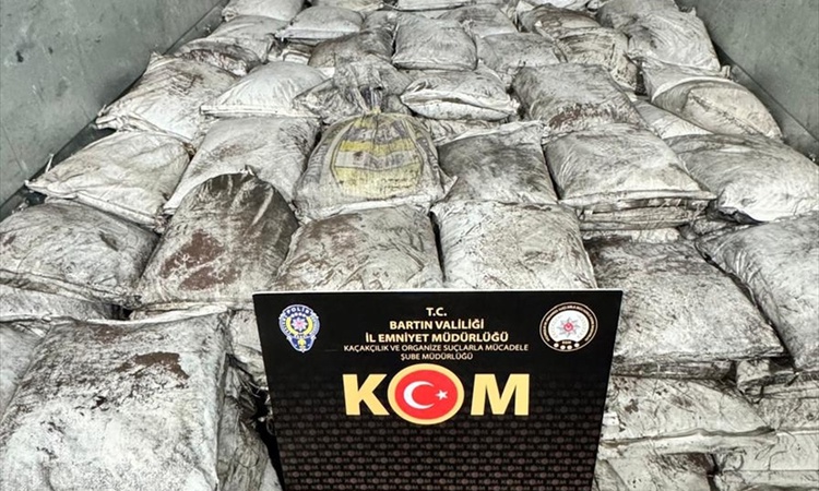Son Gelişme: Bartın'da 8 ton titanyum olduğu değerlendirilen madde bulundu, 3 şüpheli yakalanarak gözaltına se