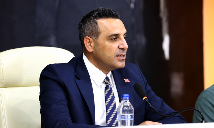 Son Gelişme: Başkan ortada yok: Çiğli’de "AK Parti’ye geçiş" iddiasını belediye meclis üyeleri yalanladı ve Me