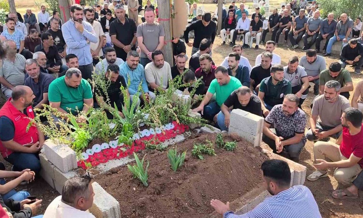 Son Gelişme: Batan gemide ölen 6 ve 12 yaşındaki kardeşler Reyhanlı'da yan yana toprağa verildi - Son Dakika B
