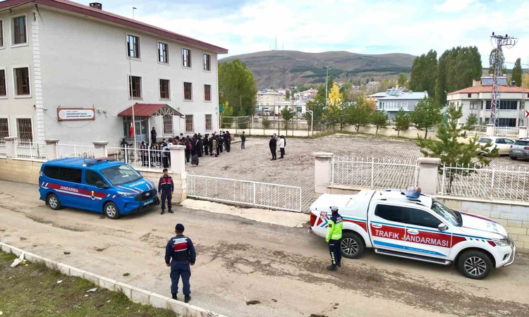 Son Gelişme: Bayburt Demirözü'ne bağlı Gökçedere'de jandarma okul çevresinde devriye yaptı | İşte Tüm Ayrıntıl