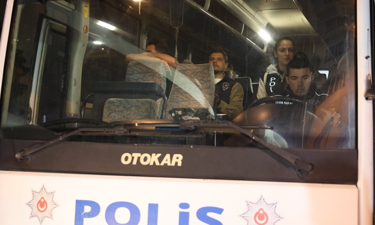 Son Gelişme: Bayraklı Belediyesi soruşturmasında Sandal dahil 43 şüpheli adliyeye sevk edildi ve Merak Edilenl